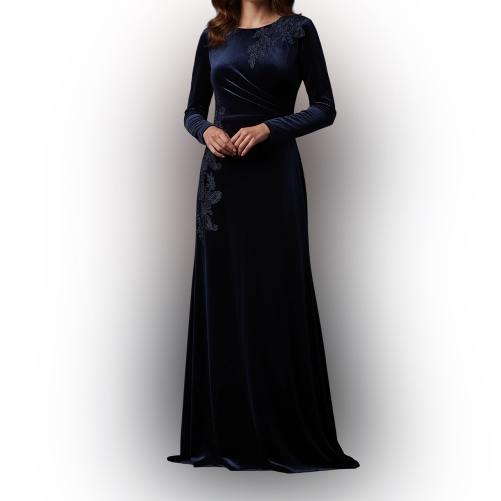 Ricki Freeman for Teri John Navy Blue Appliquéd Velvet Gown Size 18 read re size